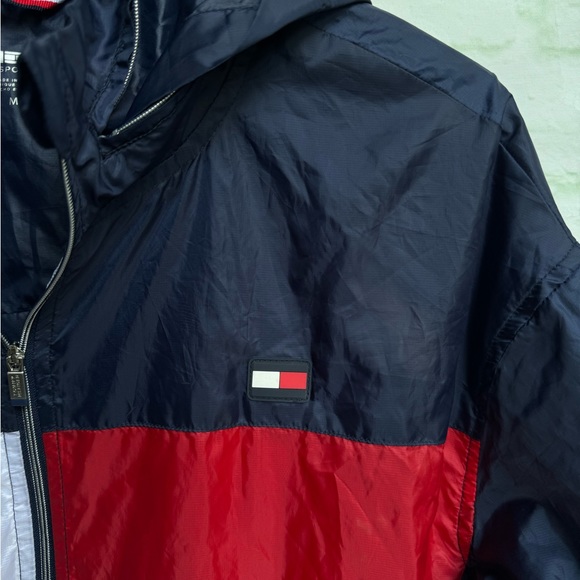 Tommy Hilfiger wind breaker with an optional hood that pulls out of the collar M - Picture 4 of 5